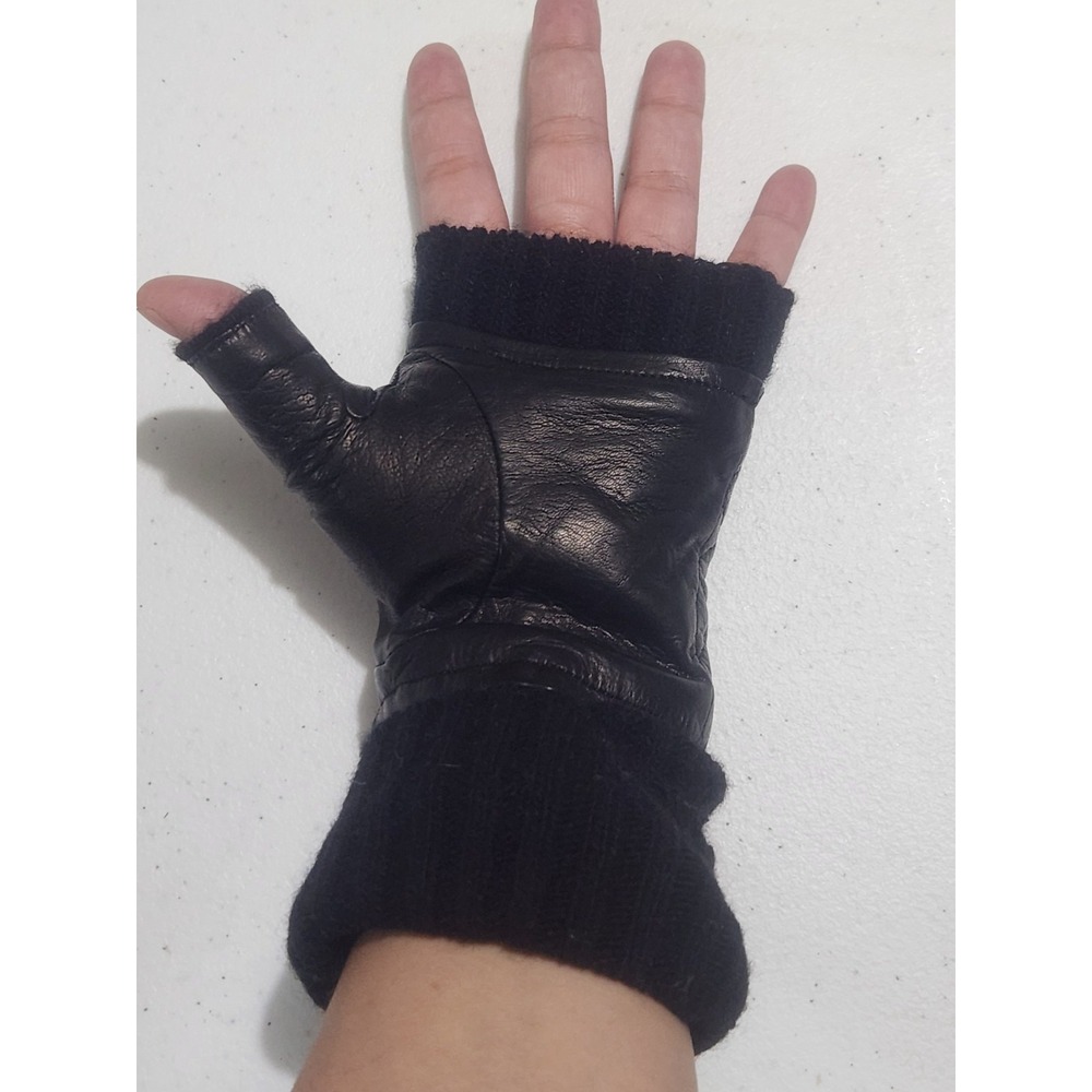 Carolina Amato Womens Black Cashmere Wool Quilted Leather Fingerless Glove Left
